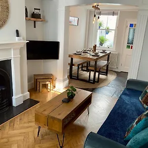 central-seaside-cottage.brighton-hotels-england.com/